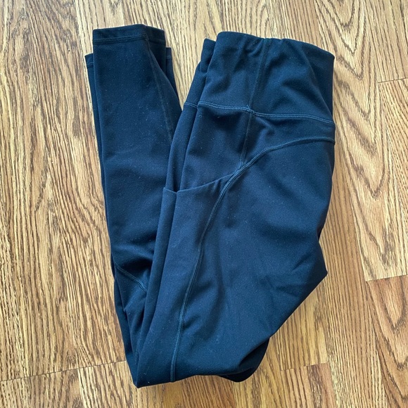 Size M black leggings with pockets! - Picture 1 of 2